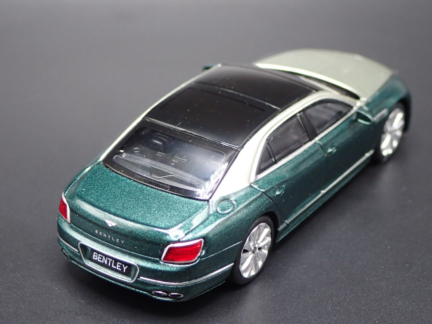 2019-2025 BENTLEY FLYING SPUR 1:64 SCALE COLLECTIBLE DIORAMA DIECAST MODEL CAR