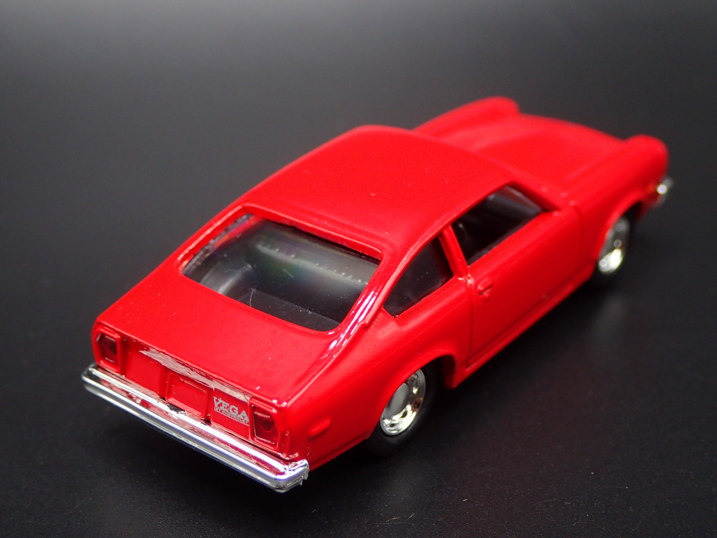 1971-1977 CHEVY CHEVROLET VEGA 1/64 SCALE COLLECTIBLE DIORAMA DIECAST MODEL CAR