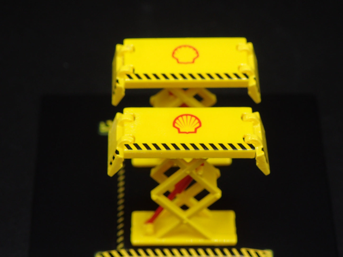 SHELL 1:64 SCALE AUTO SHOP MECHANIC GARAGE DOUBLE SCISSOR CAR LIFT DIORAMA MODEL