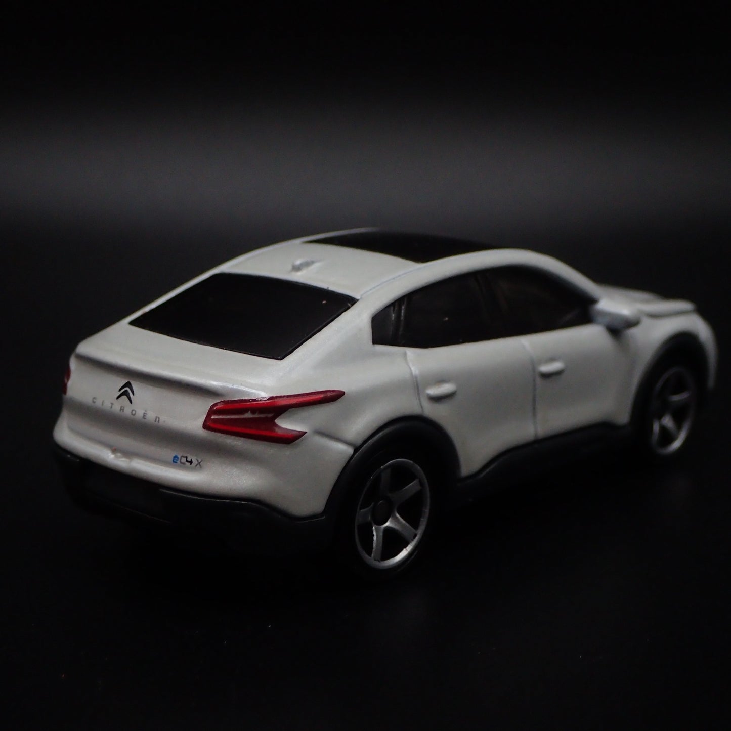 2023-2025 CITROEN E-C4 X WHITE 1:64 SCALE COLLECTIBLE DIORAMA DIECAST MODEL CAR