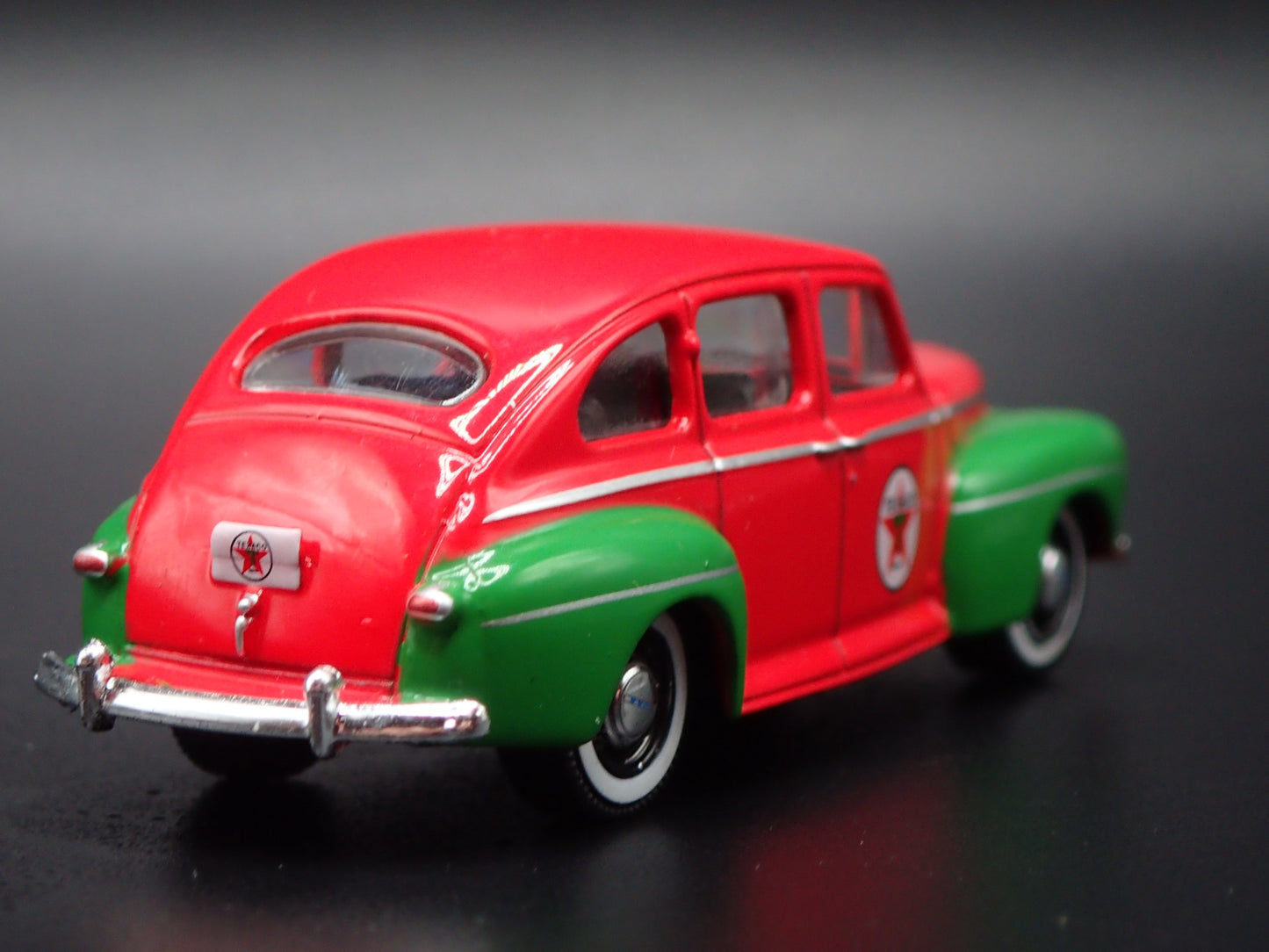 1948 48 FORD FORDOR SUPER DELUXE TEXACO OIL RED 1:64 SCALE DIECAST MODEL CAR