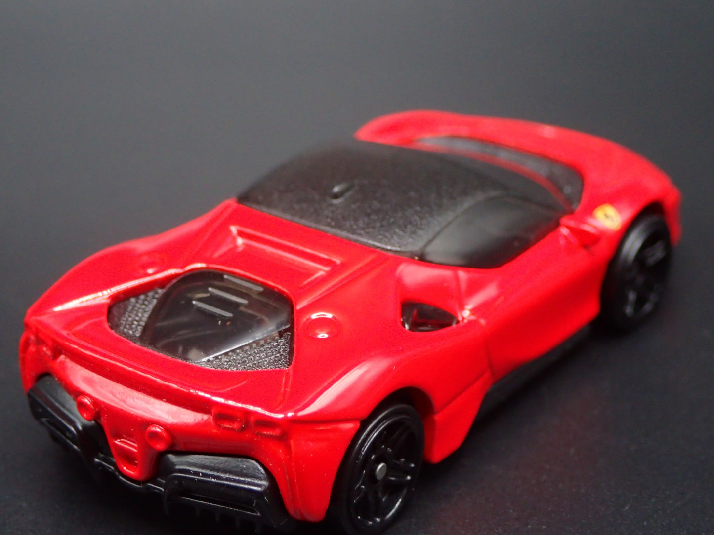2020-2025 FERRARI SF90 STRADALE 1:64 SCALE COLLECTIBLE DIORAMA DIECAST MODEL CAR