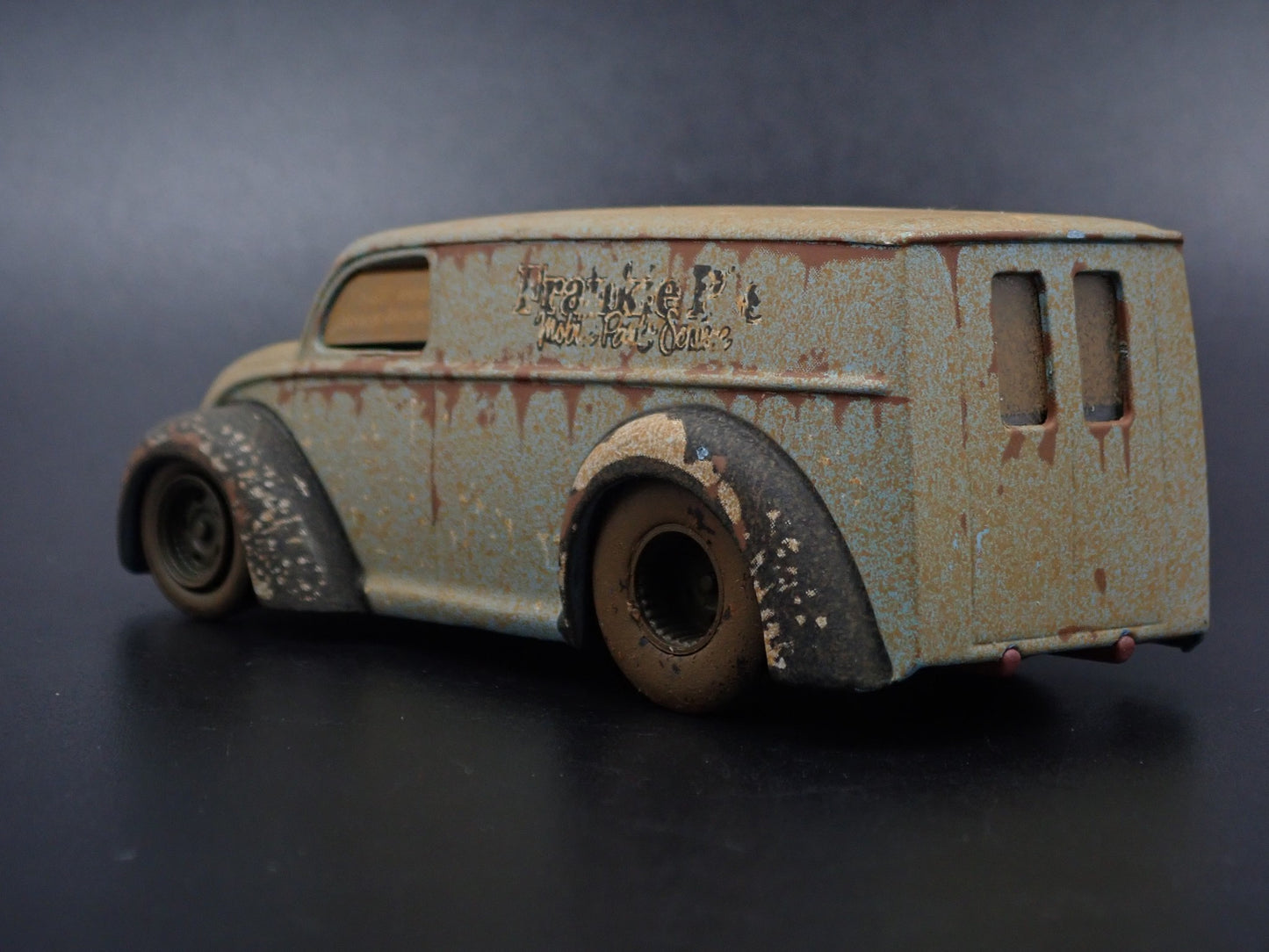 1939 39 DIVCO MILK TRUCK RUSTED RARE 1:64 SCALE COLLECTIBLE DIECAST MODEL CAR