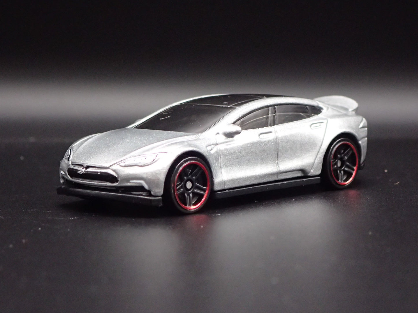 2012-2016 TESLA MODEL S 1/64 SCALE LIMITED COLLECTIBLE DIORAMA DIECAST MODEL CAR