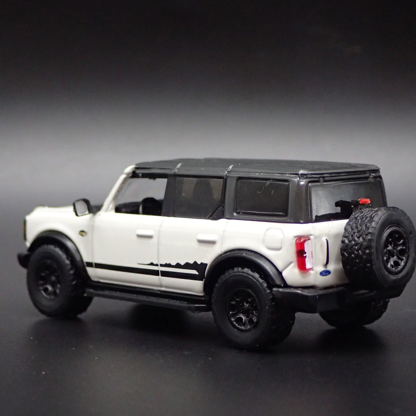 2021-2025 FORD BRONCO WILDTRAK 4 FOUR DOOR 1:64 SCALE DIORAMA DIECAST MODEL CAR