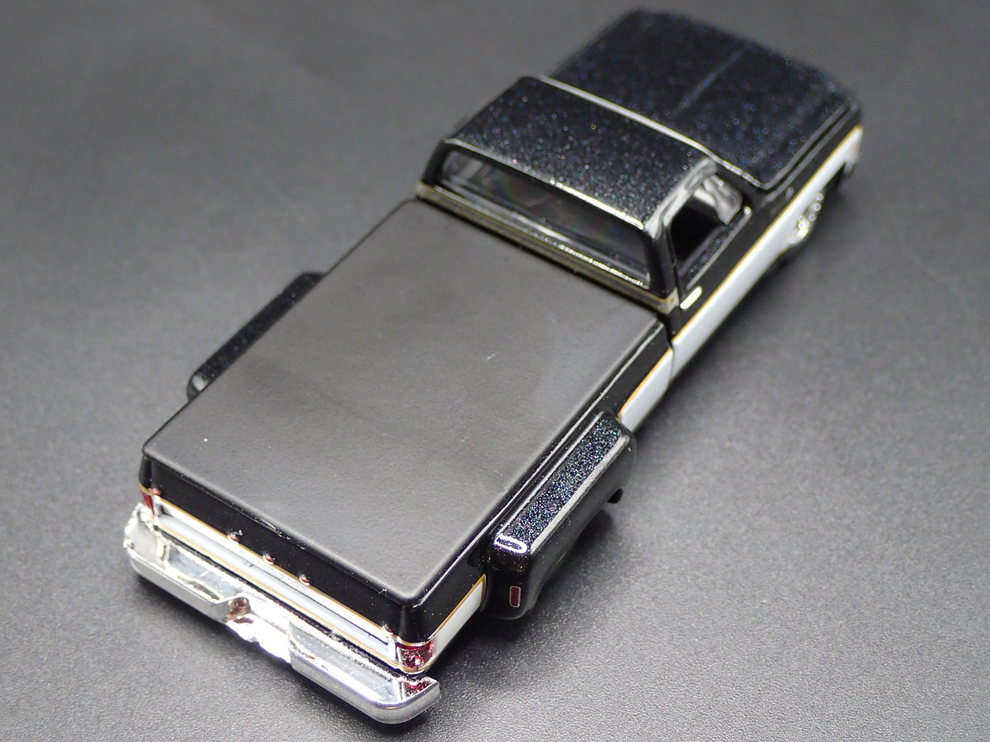 1977 CHEVY CHEVROLET SILVERADO 30 DUALLY SQUAREBODY TRUCK 1/64 DIECAST MODEL CAR