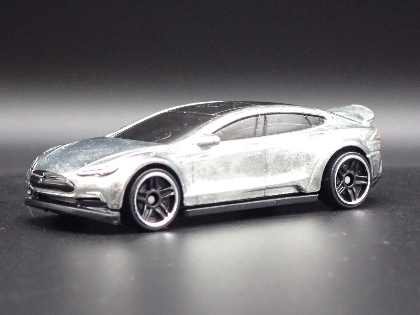 2012-2016 TESLA MODEL S SILVER 1/64 SCALE COLLECTIBLE DIORAMA DIECAST MODEL CAR