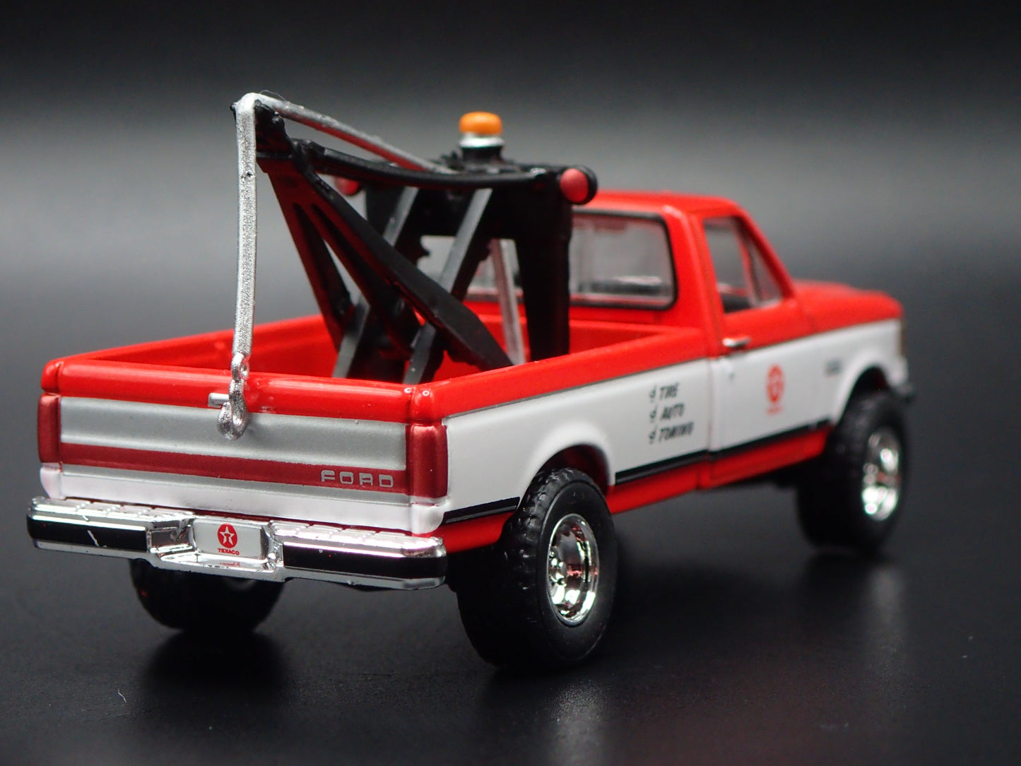 1988 88 FORD F250 TOW TRUCK TEXACO OIL RED 1:64 SCALE DIORAMA DIECAST MODEL CAR