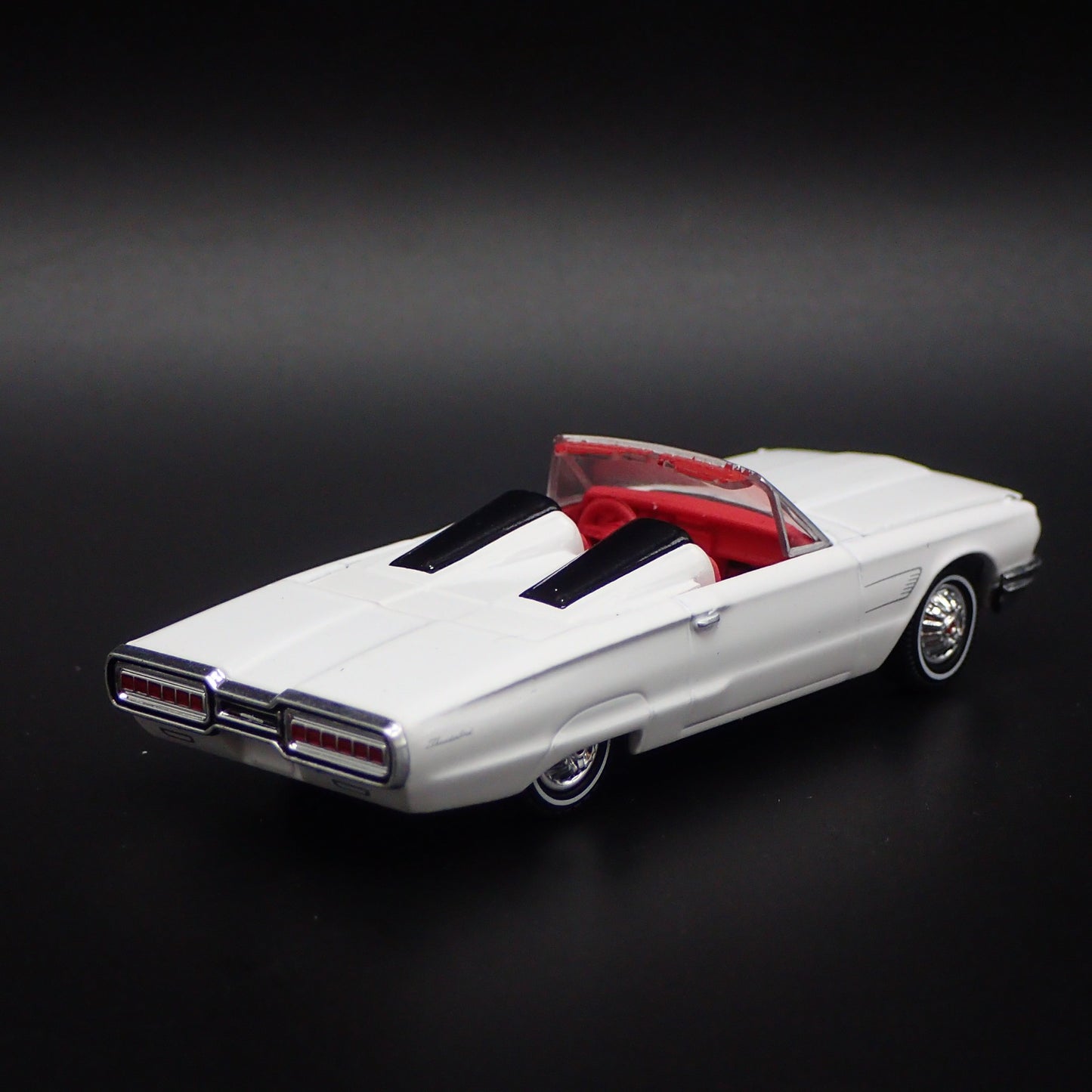 1965 65 FORD THUNDERBIRD TBIRD CONVERTIBLE 1:64 SCALE DIORAMA DIECAST MODEL CAR