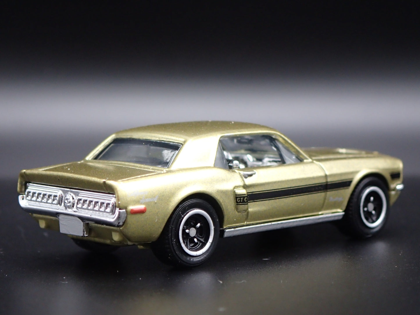 1968 68 FORD MUSTANG COUPE GTGS 1:64 SCALE COLLECTIBLE DIORAMA DIECAST MODEL CAR