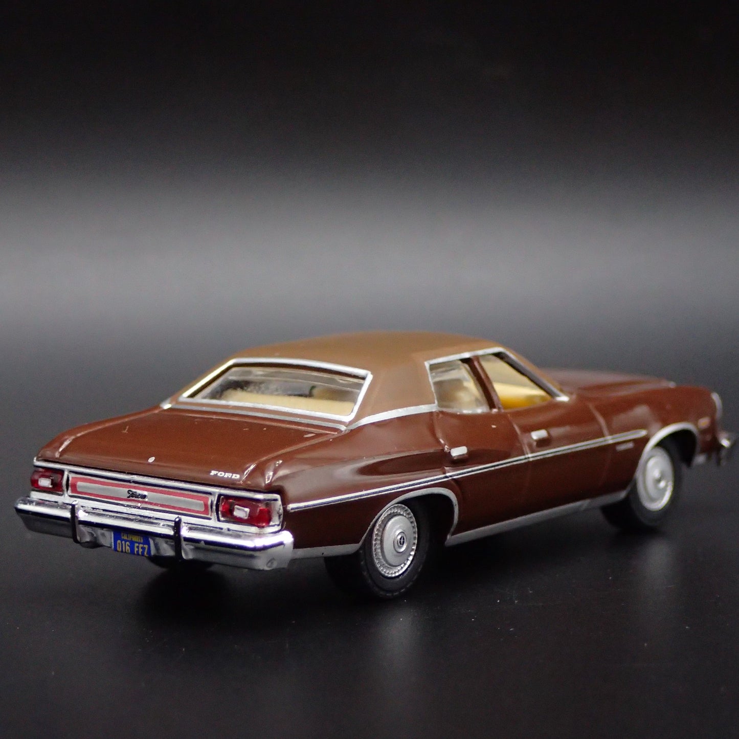 1974 74 FORD GRAN TORINO BROUGHAM BURGUNDY 1:64 SCALE DIORAMA DIECAST MODEL CAR