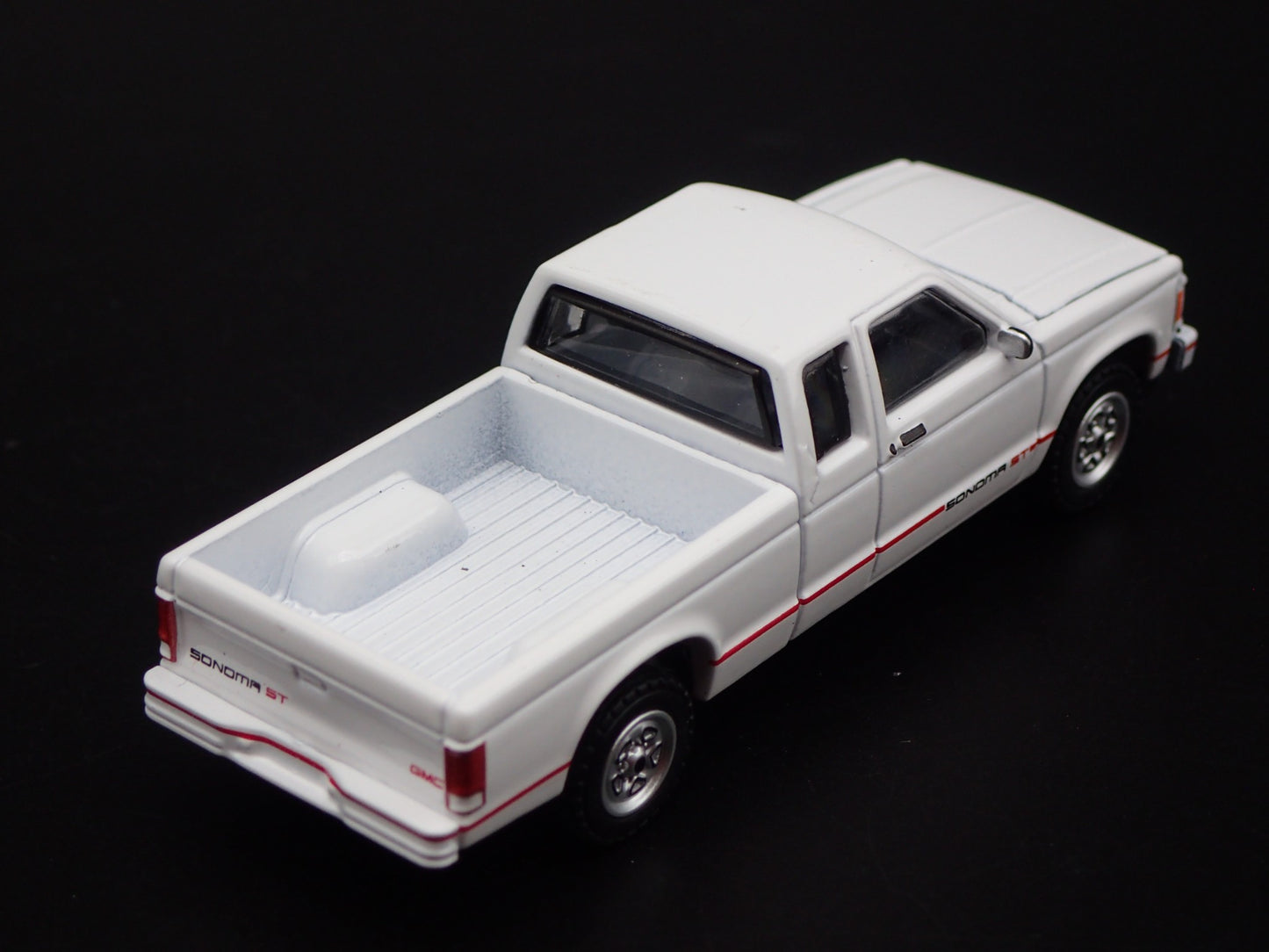 1982-1993 GMC SONOMA ST PICKUP TRUCK OBS 1:64 SCALE DIORAMA DIECAST MODEL CAR