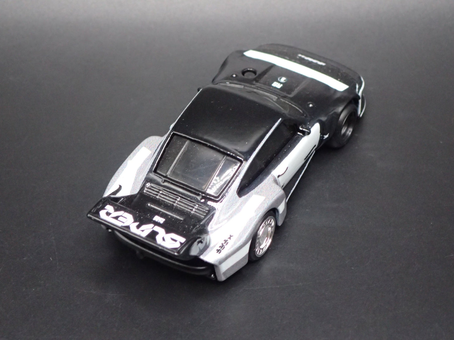 1976-1981 PORSCHE 935 RACING 1:64 SCALE COLLECTIBLE DIORAMA DIECAST MODEL CAR