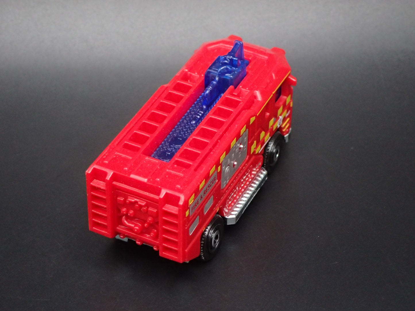FIRE ENGINE TRUCK BLAZE BUSTER II RED 1:64 MB SCALE DIORAMA DIECAST MODEL CAR