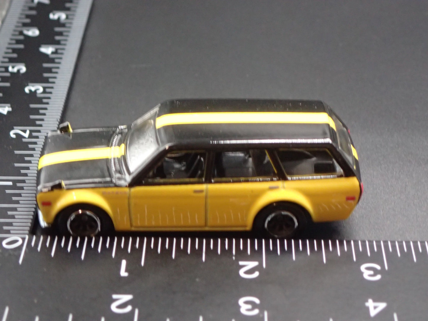 1968-1973 DATSUN 510 STATION WAGON YELLOW 1:64 SCALE DIORAMA DIECAST MODEL CAR