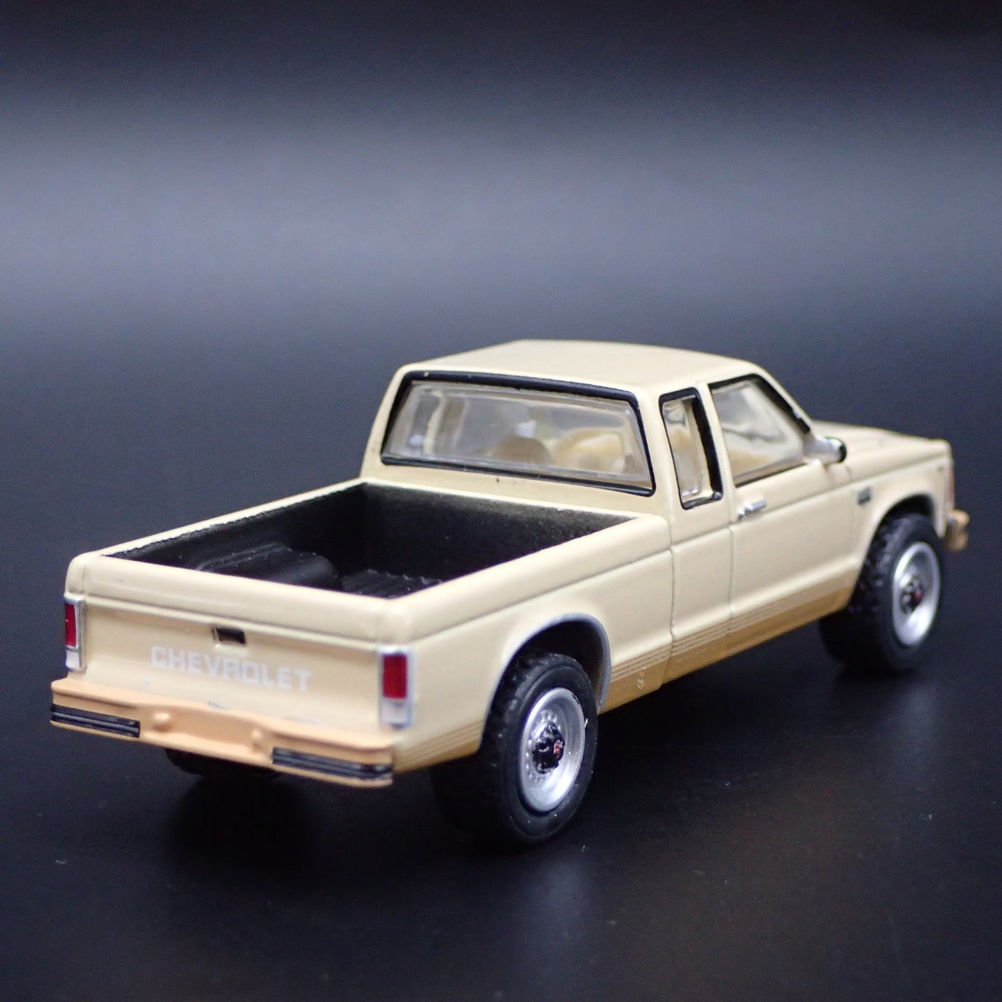 1982-1993 CHEVY CHEVROLET S10 EXTENDED CAB TRUCK 1:64 SCALE DIECAST MODEL CAR