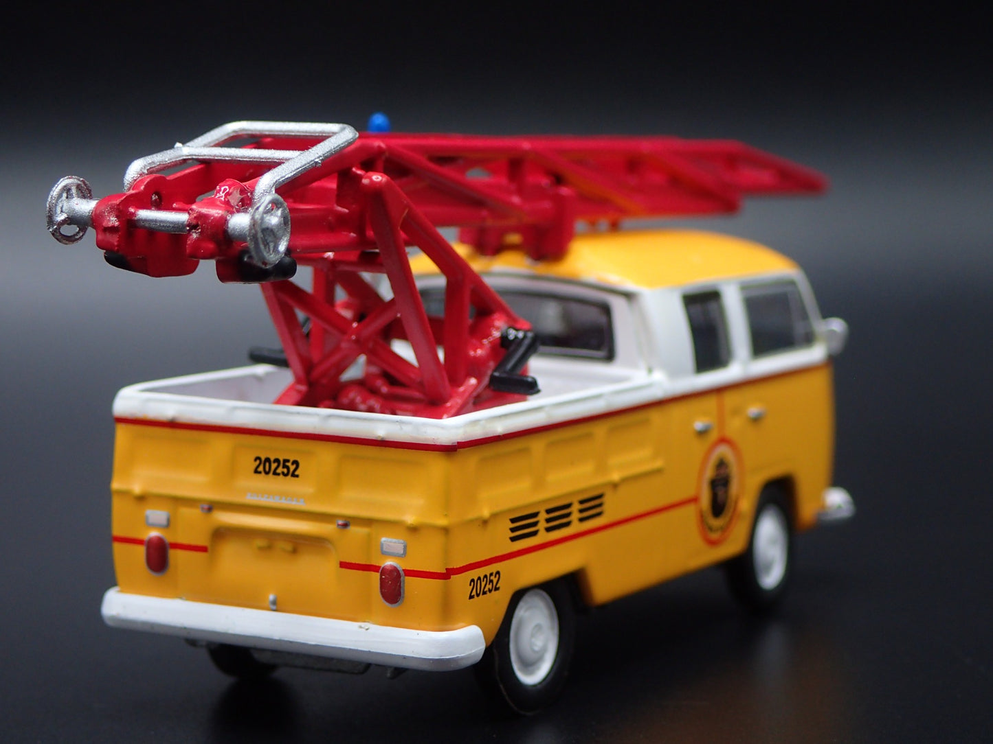 1968 VW DOUBLE CAB TYPE 2 LADDER TRUCK SMOKEY BEAR 1:64 SCALE DIECAST MODEL CAR