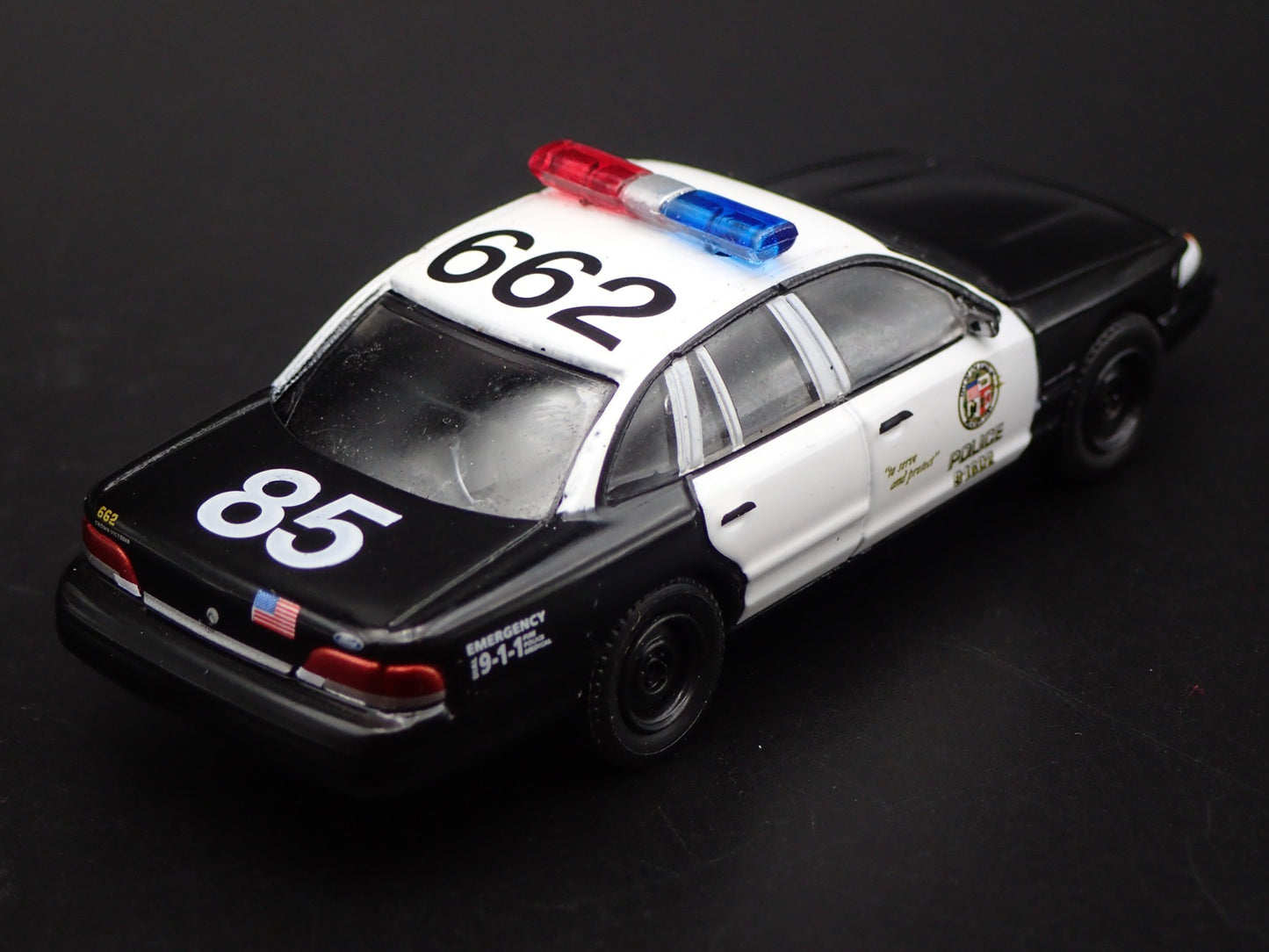 1992 92 FORD CROWN VICTORIA POLICE INTERCEPTOR LAPD 1:64 SCALE DIECAST MODEL CAR
