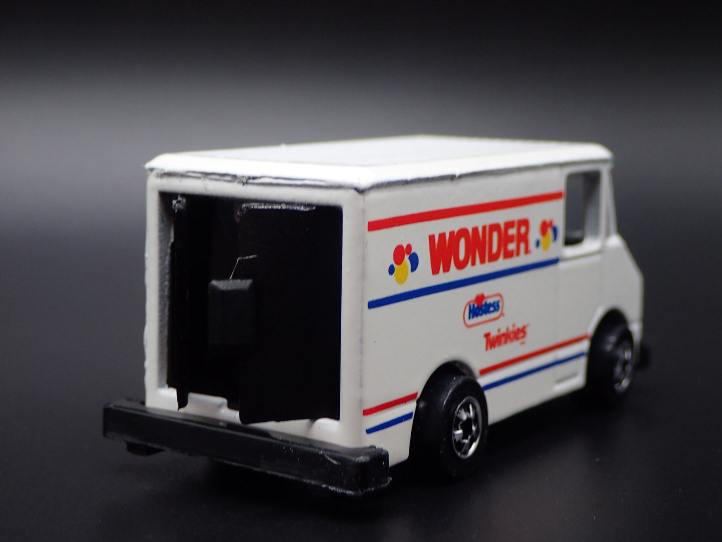 GMC STEP BOX VAN WONDER HOSTESS TWINKIES 1:64 HW SCALE DIORAMA DIECAST MODEL CAR