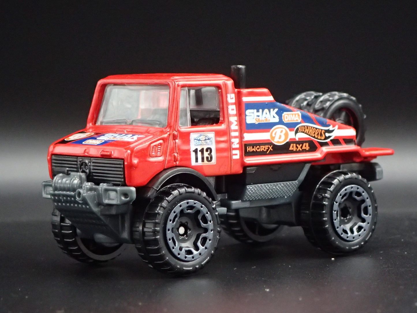 MERCEDES-BENZ UNIMOG 1300 UTILITY TRUCK RED 1:64 SCALE DIORAMA DIECAST MODEL CAR