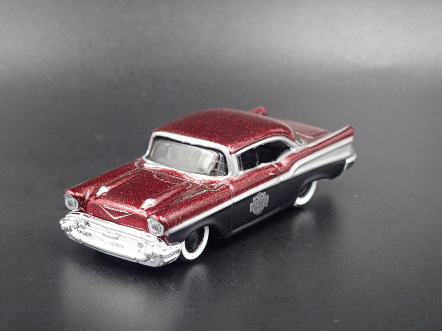 1957 57 CHEVY CHEVROLET BEL AIR HARLEY DAVIDSON 1:64 SCALE DIECAST MODEL CAR