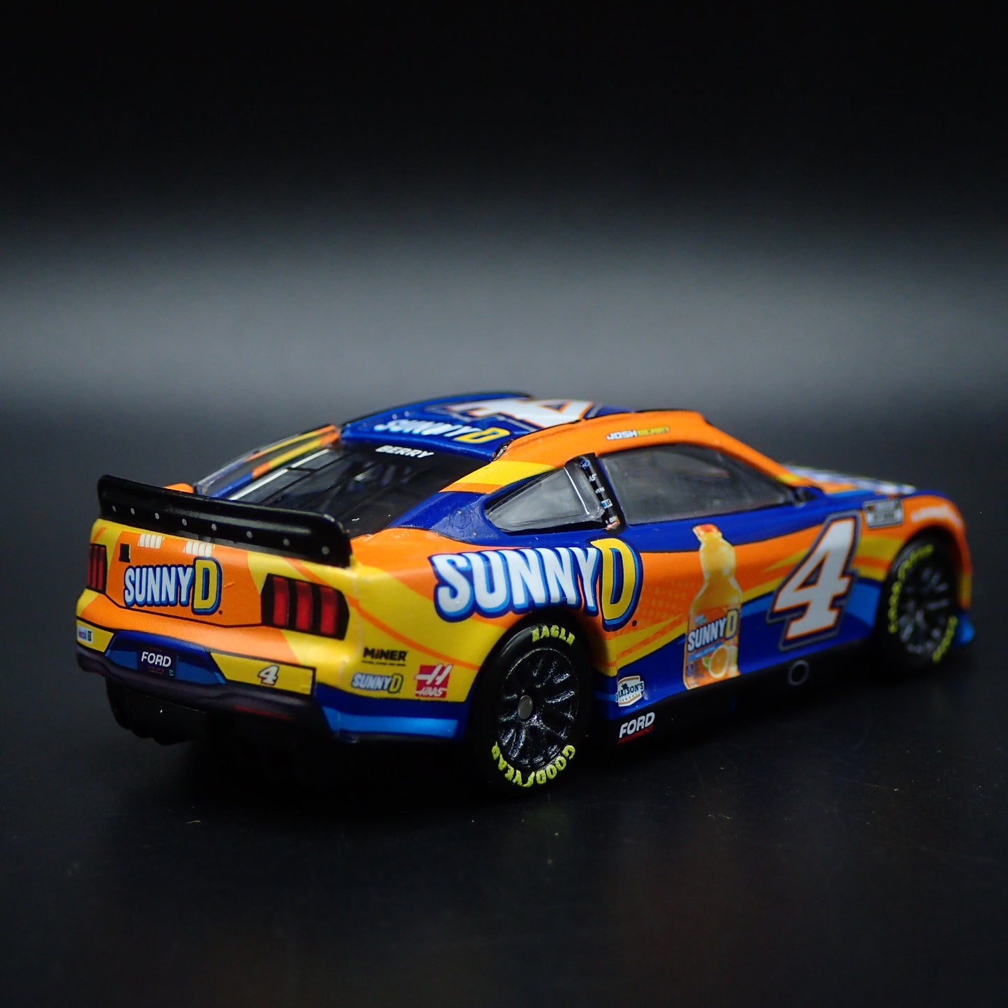 2024 24 FORD MUSTANG #4 JOSH BERRY SUNNY D NASCAR 1:64 SCALE DIECAST MODEL CAR