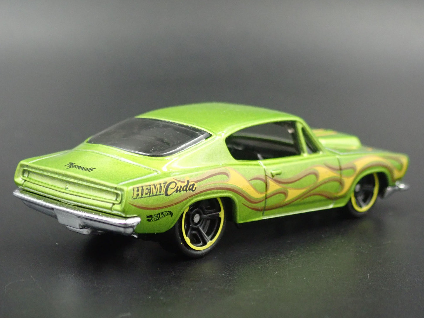 1968 68 PLYMOUTH BARRACUDA CUDA FASTBACK 1/64 SCALE DIORAMA DIECAST MODEL CAR