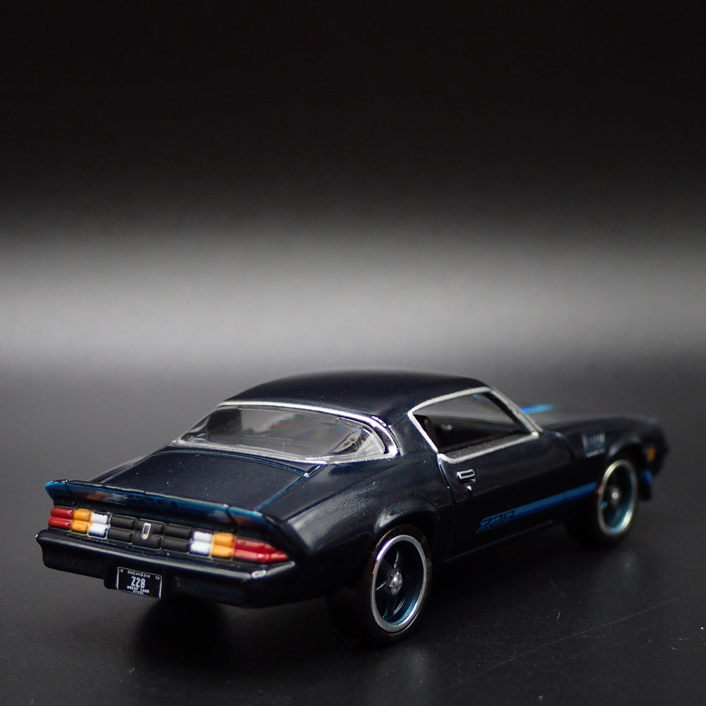 1979 79 CHEVY CHEVROLET CAMARO Z28 BLUE 1:64 SCALE DIORAMA DIECAST MODEL CAR