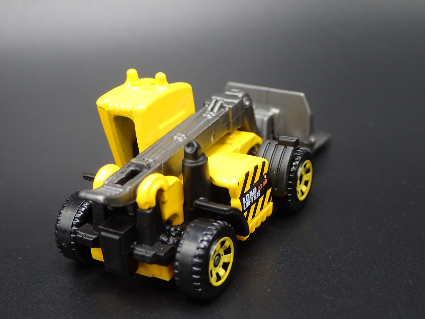 CONSTRUCTION FORKLIFT YELLOW 1:64 MB SCALE COLLECTIBLE DIORAMA DIECAST MODEL CAR