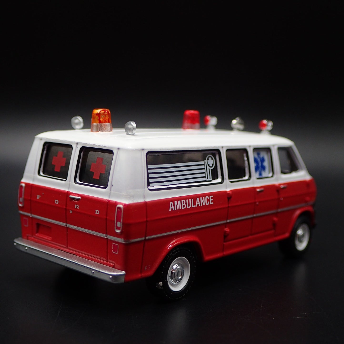 1970 70 FORD CLUB WAGON VAN AMBULANCE 1:64 SCALE COLLECTIBLE DIECAST MODEL CAR