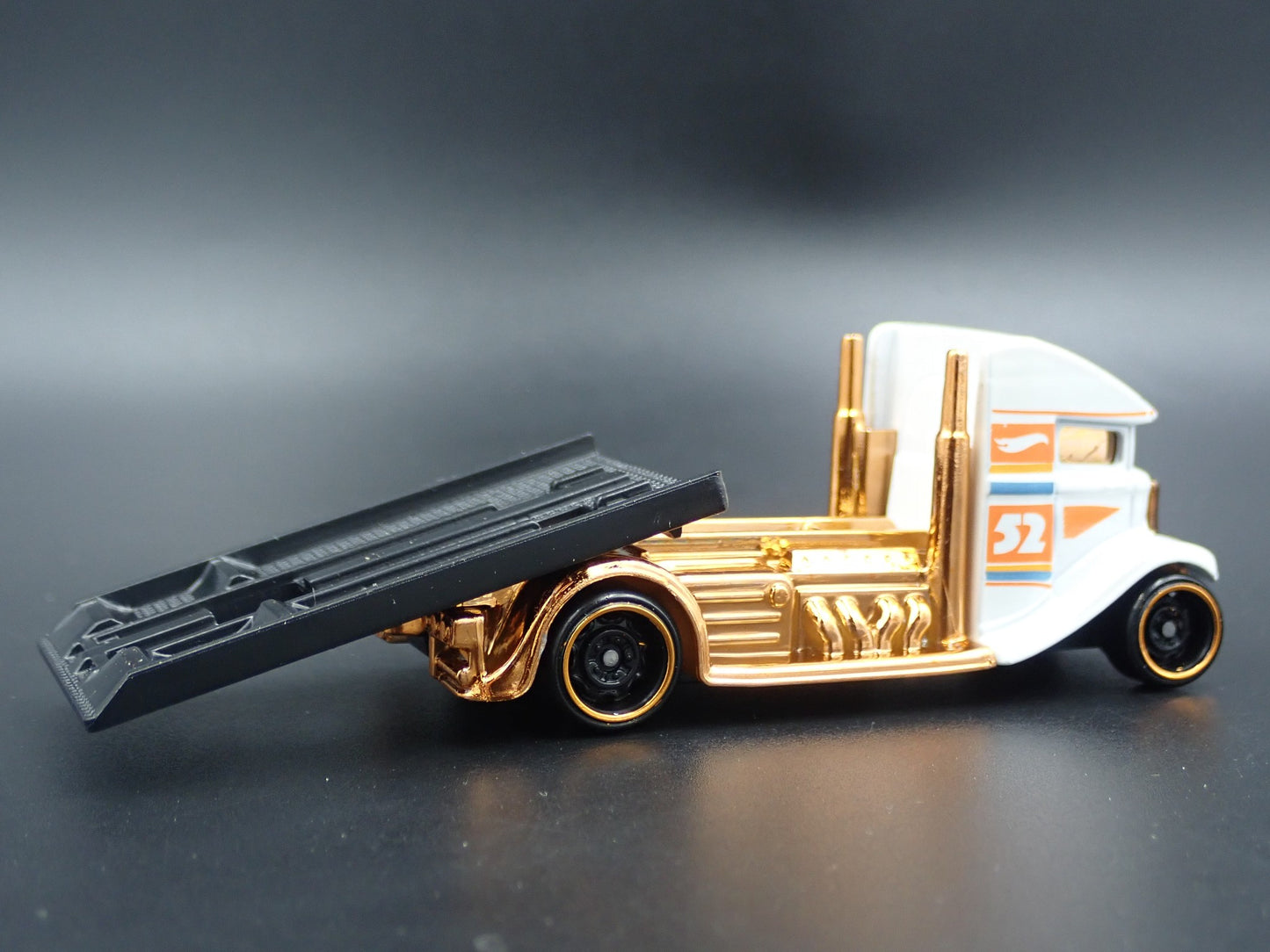 VINTAGE FORD COE FLATBED TRUCK CAR HAULER 1:64 SCALE DIORAMA DIECAST MODEL CAR