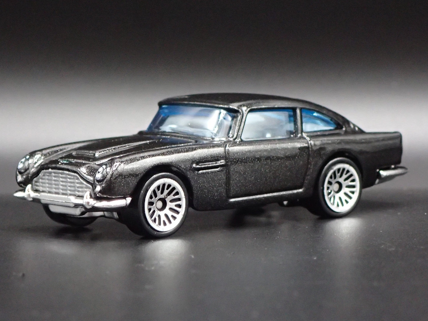 1963-1965 ASTON MARTIN DB5 BLACK 1/64 SCALE COLLECTIBLE DIECAST MODEL CAR