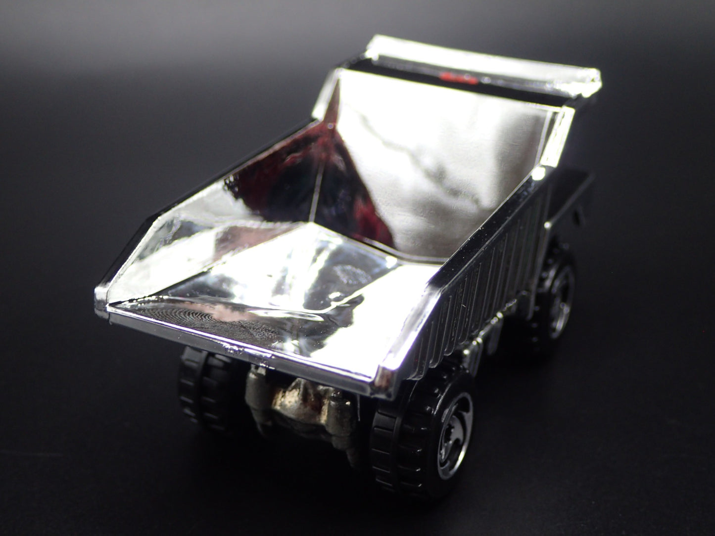 DUMP TRUCK CHROME RARE 1:64 HW SCALE COLLECTIBLE DIORAMA DIECAST MODEL CAR