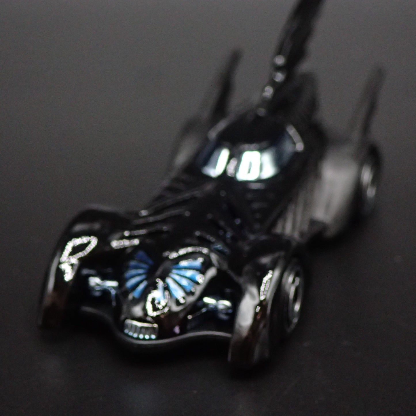 BATMAN FOREVER BATMOBILE BLACK 1:64 SCALE COLLECTIBLE DIORAMA DIECAST MODEL CAR