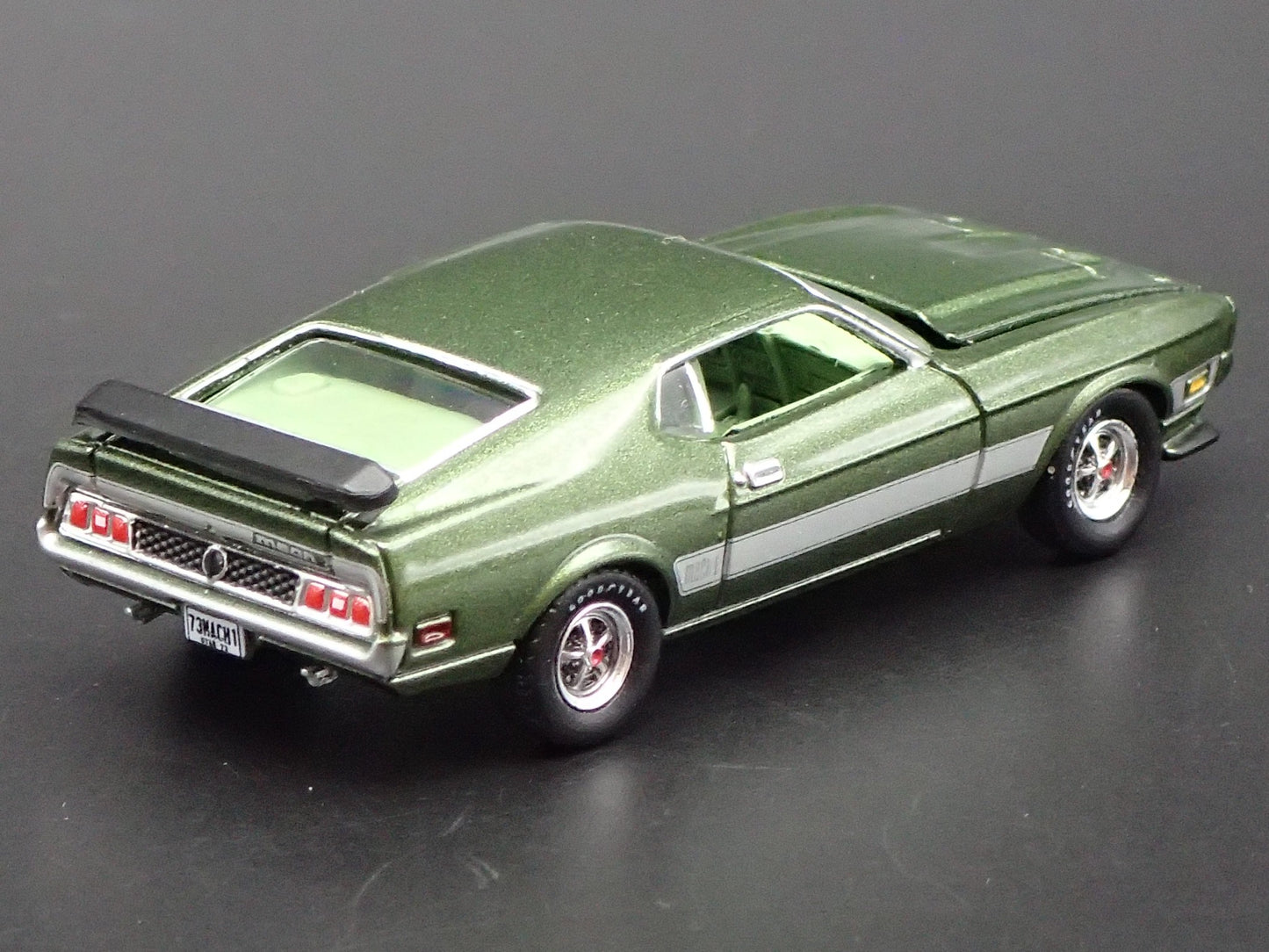 1973 73 FORD MUSTANG MACH 1 FASTBACK GREEN 1:64 SCALE DIORAMA DIECAST MODEL CAR