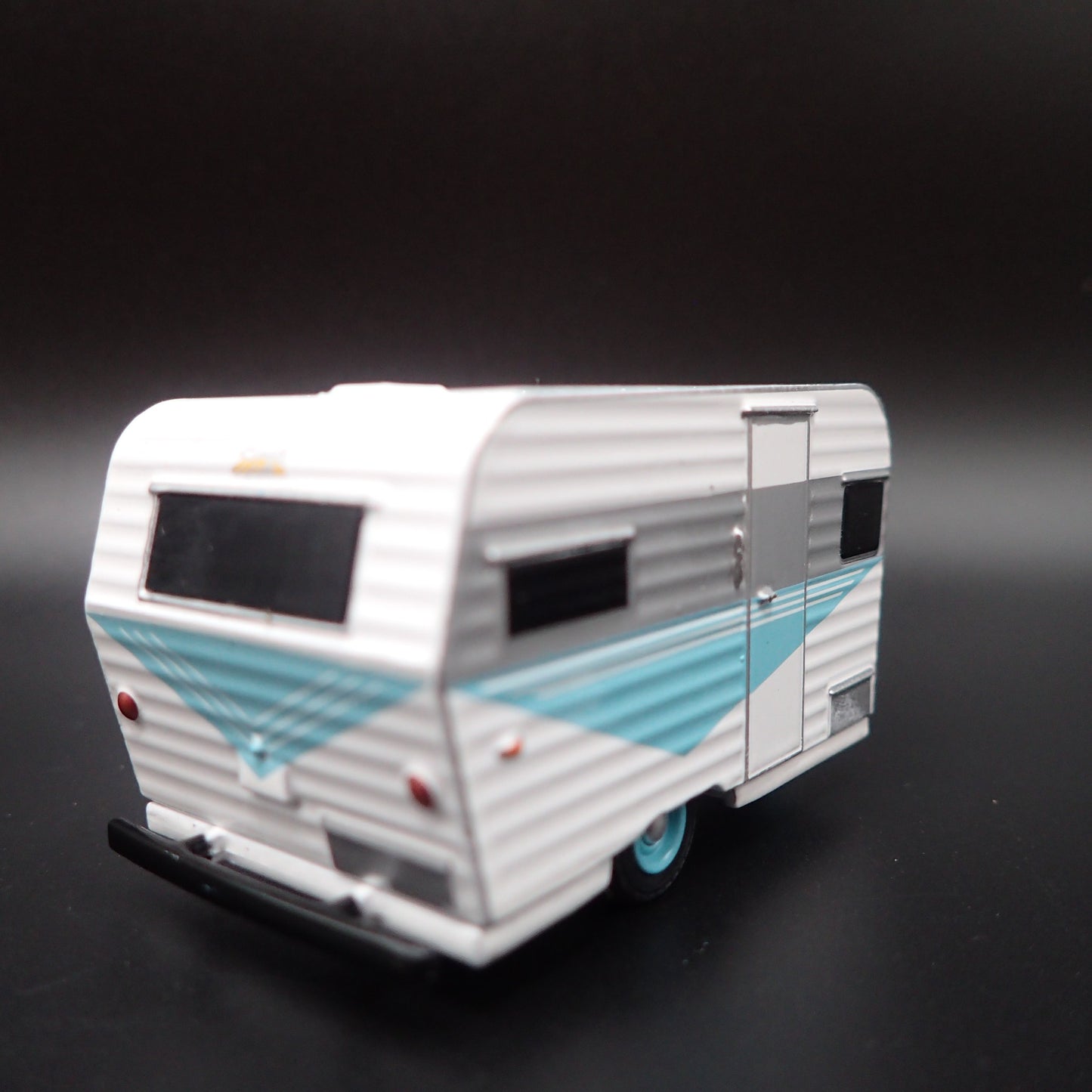 1958 58 SIESTA TRAVEL TRAILER CAMPER RARE 1:64 SCALE DIORAMA DIECAST MODEL CAR