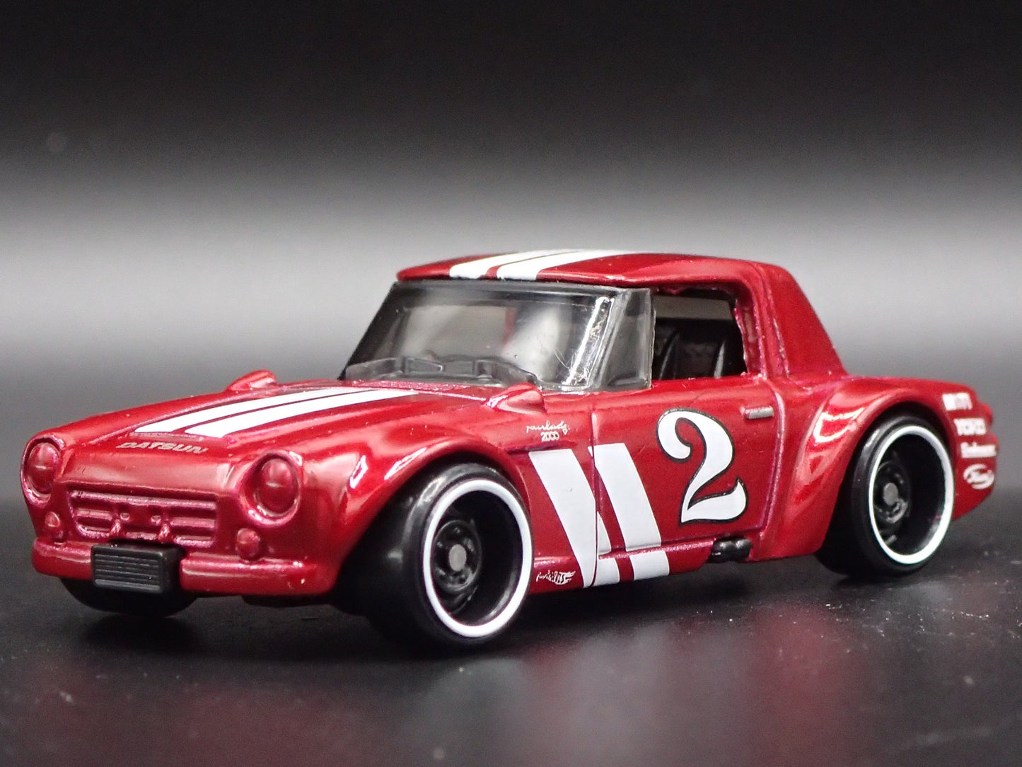 1967-1970 DATSUN FAIRLADY 2000 1:64 SCALE COLLECTIBLE DIORAMA DIECAST MODEL CAR