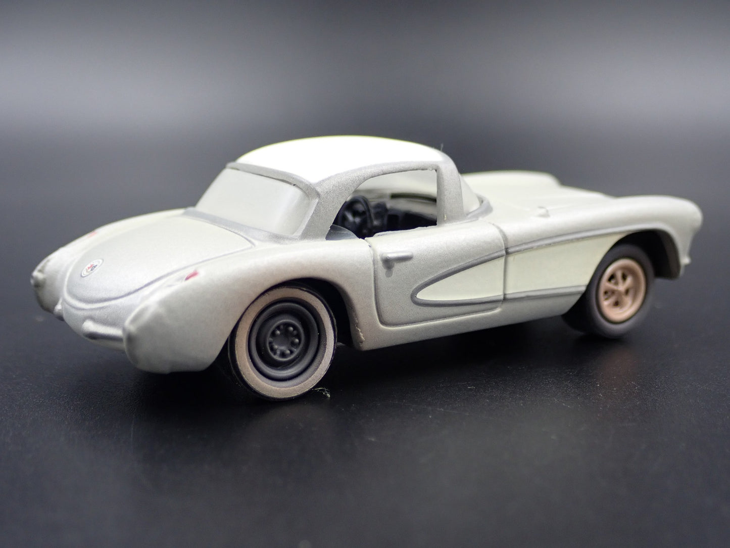 1957 57 CHEVY CHEVROLET CORVETTE BARN FIND 1:64 SCALE DIORAMA DIECAST MODEL CAR