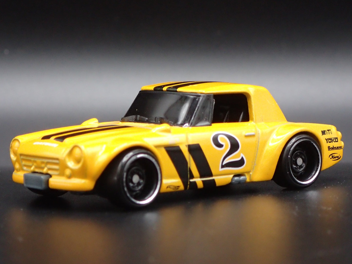 1967-1970 DATSUN FAIRLADY 2000 1:64 SCALE COLLECTIBLE DIORAMA DIECAST MODEL CAR