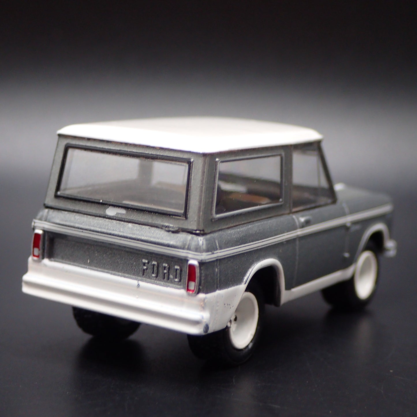1967 67 FORD BRONCO GRAY RARE 1:64 SCALE COLLECTIBLE DIORAMA DIECAST MODEL CAR
