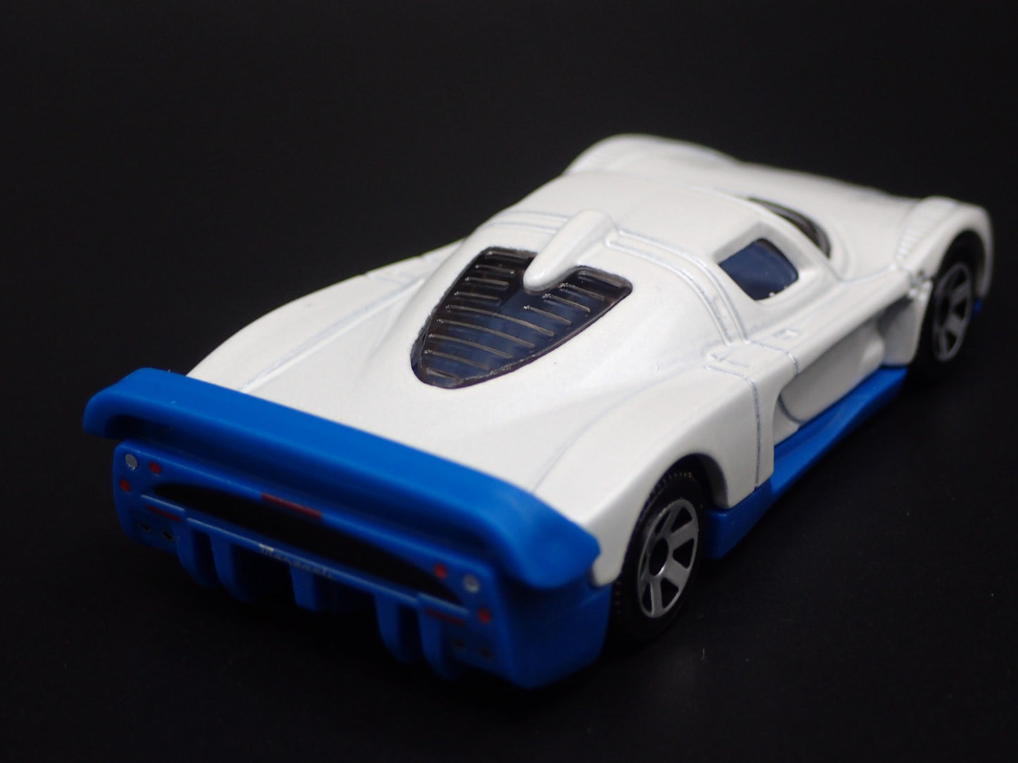MASERATI MC12 RACE CAR WHITE 1:64 SCALE COLLECTIBLE DIORAMA DIECAST MODEL CAR