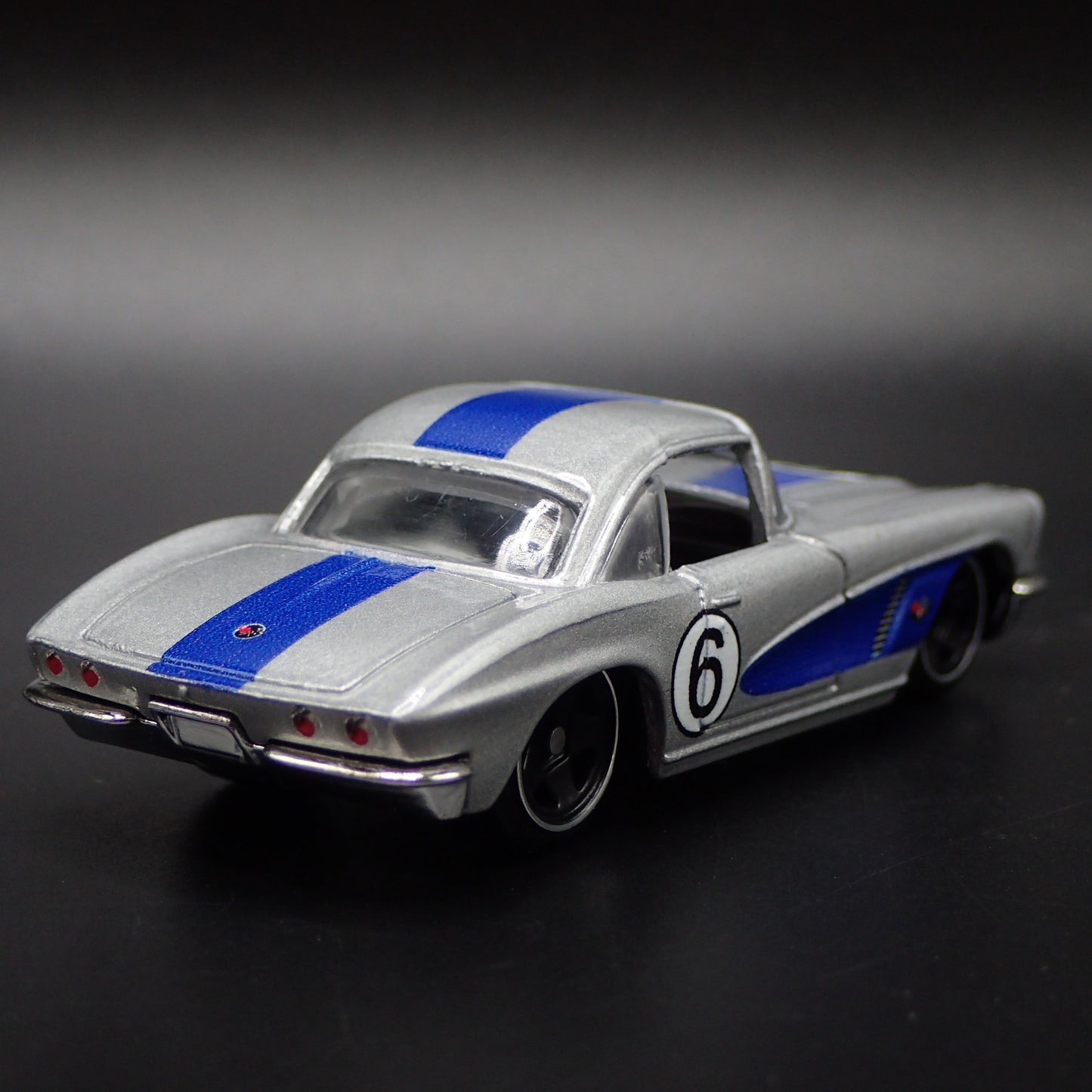 1962 62 CHEVY CHEVROLET CORVETTE RACE CAR 1:64 SCALE DIORAMA DIECAST MODEL CAR