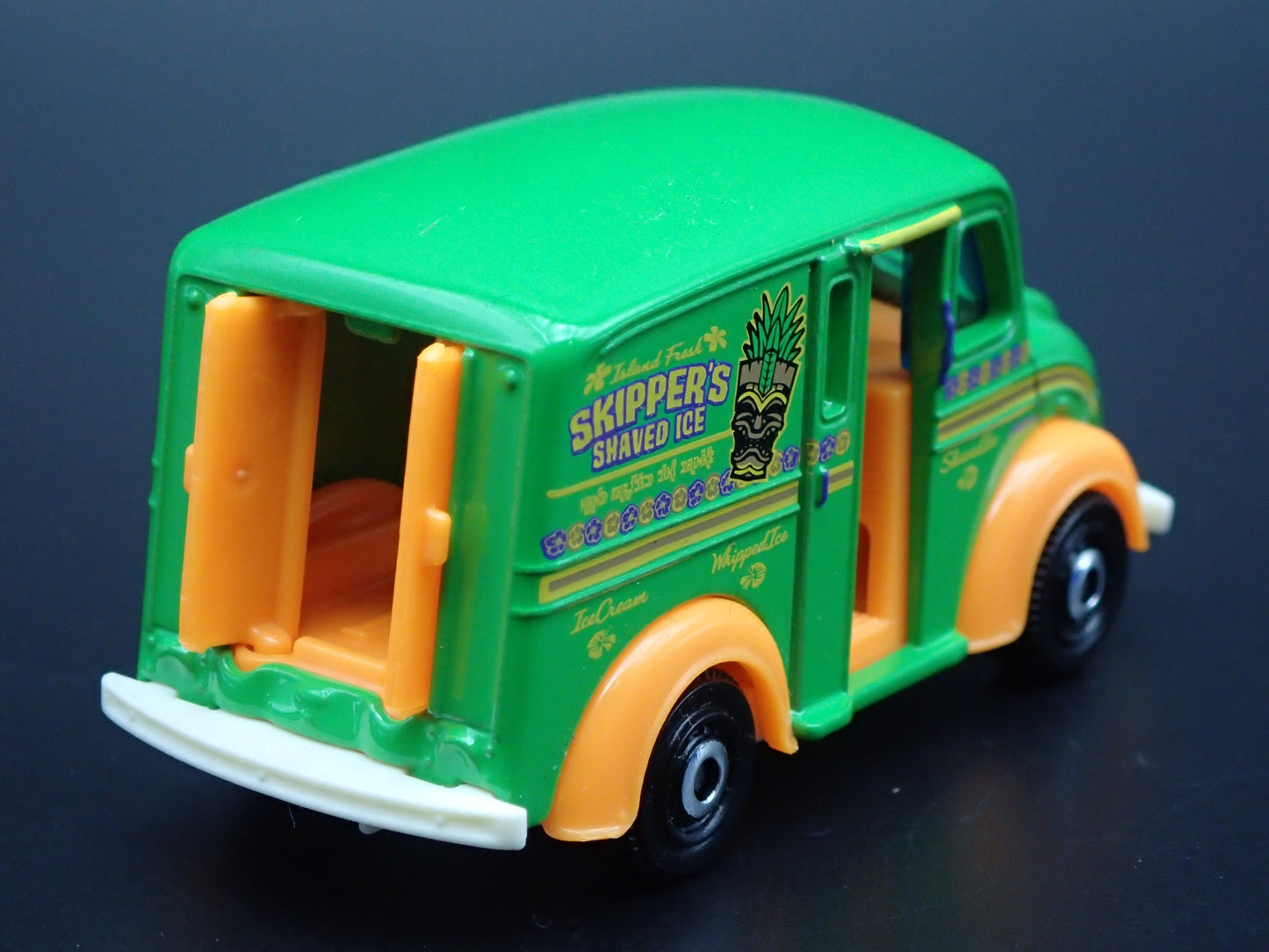 1937 - 1986 DIVCO TRUCK SKIPPERS SHAVED ICE 1:64 SCALE DIORAMA DIECAST MODEL CAR