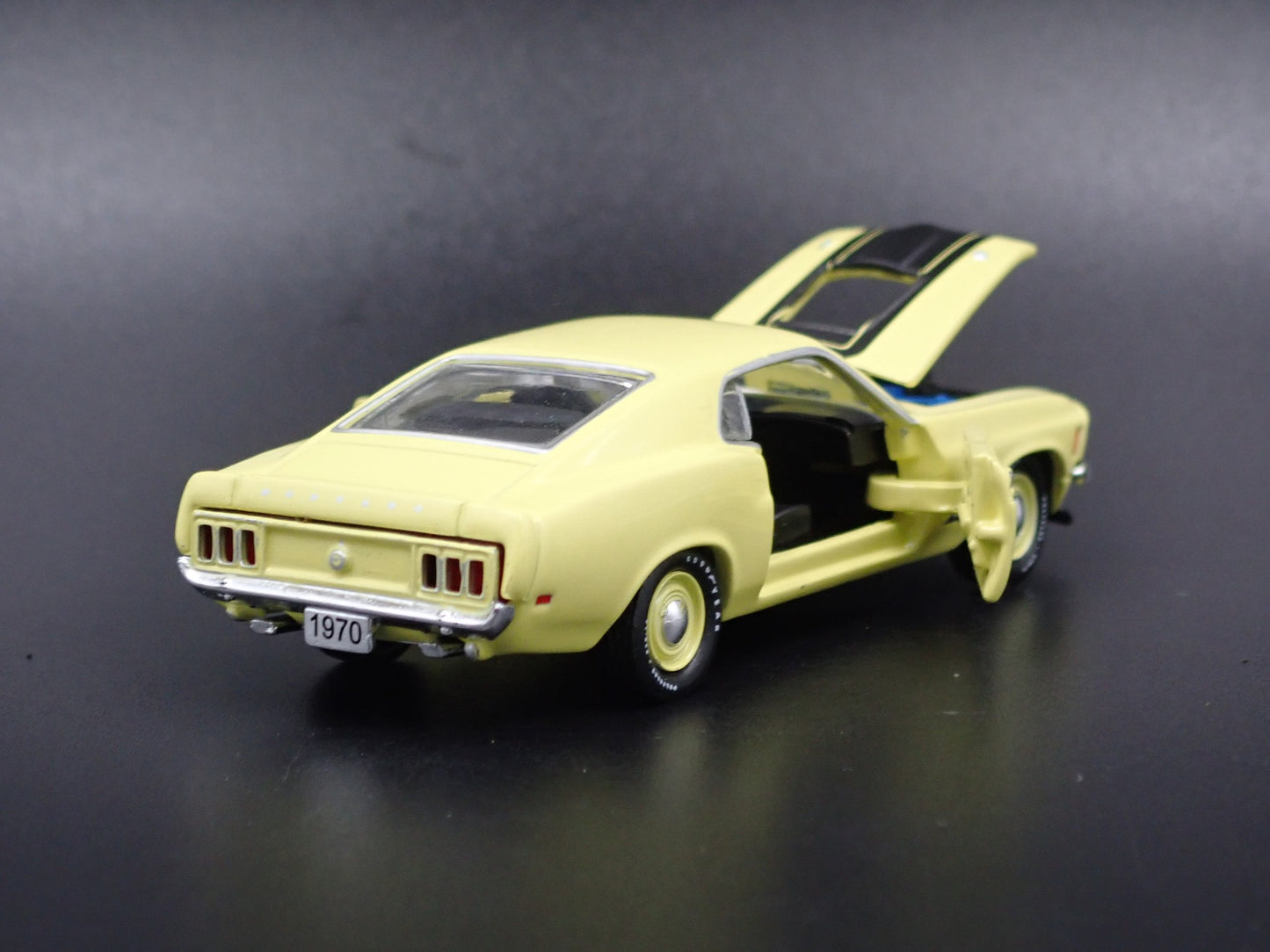 1970 70 FORD MUSTANG 428 SCJ FASTBACK YELLOW 1:64 SCALE DIECAST MODEL CAR