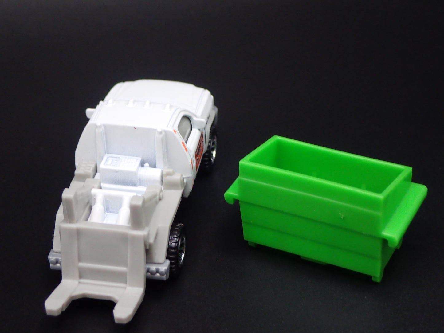 MODERN GARBAGE TIPPER TRASH TRUCK & DUMPSTER 1/64 MB SCALE DIECAST MODEL CAR