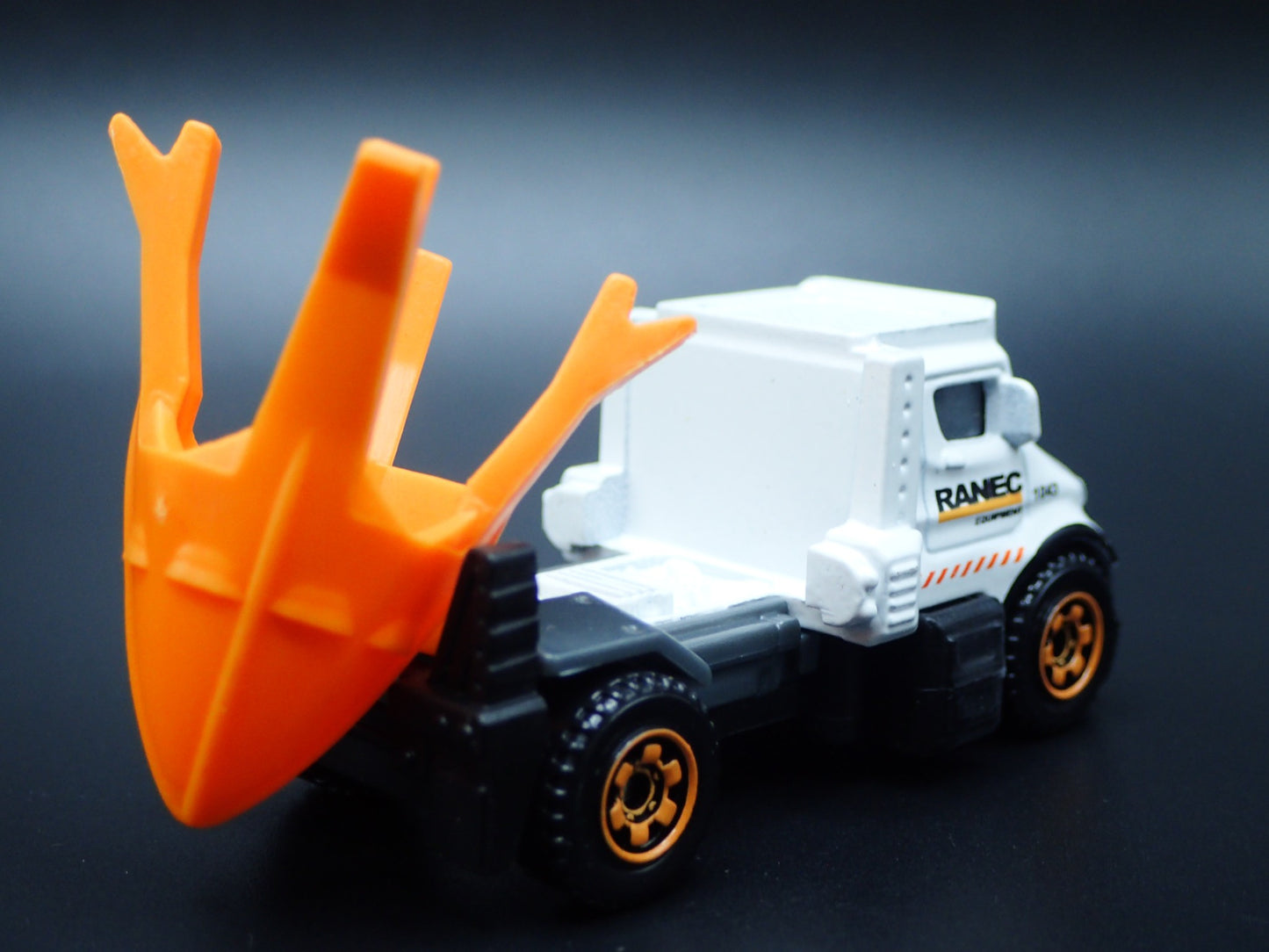 TREE SPADE TRUCK TRANSPLANTER CONSTRUCTION 1:64 SCALE DIORAMA DIECAST MODEL CAR