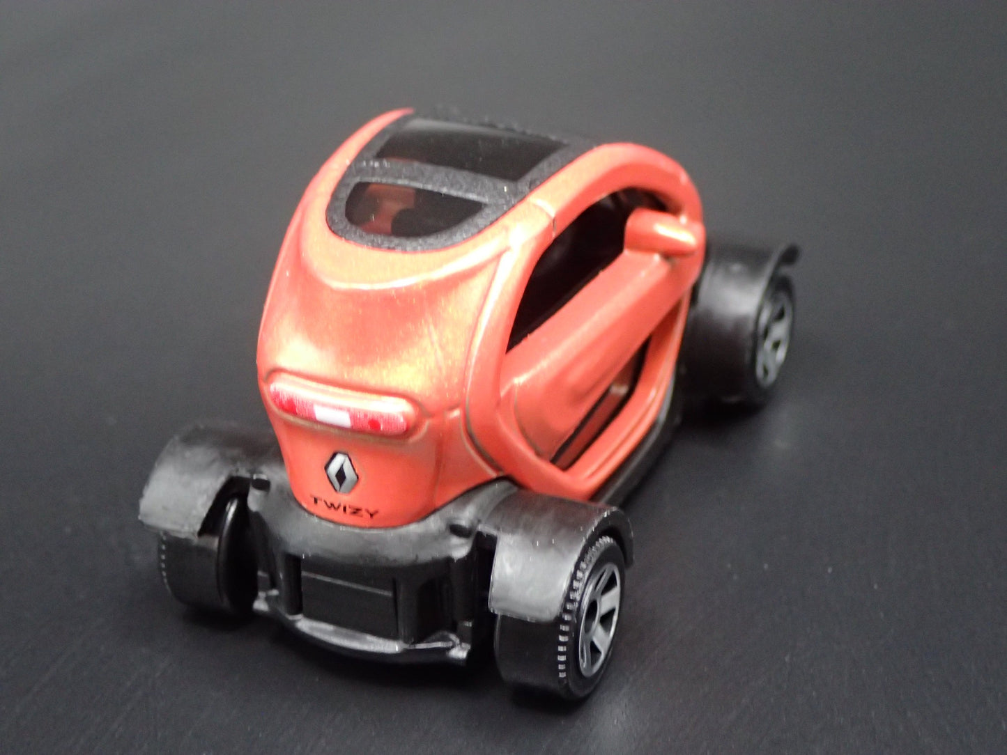 2012-2023 RENAULT TWIZY ORANGE 1:64 SCALE COLLECTIBLE DIORAMA DIECAST MODEL CAR