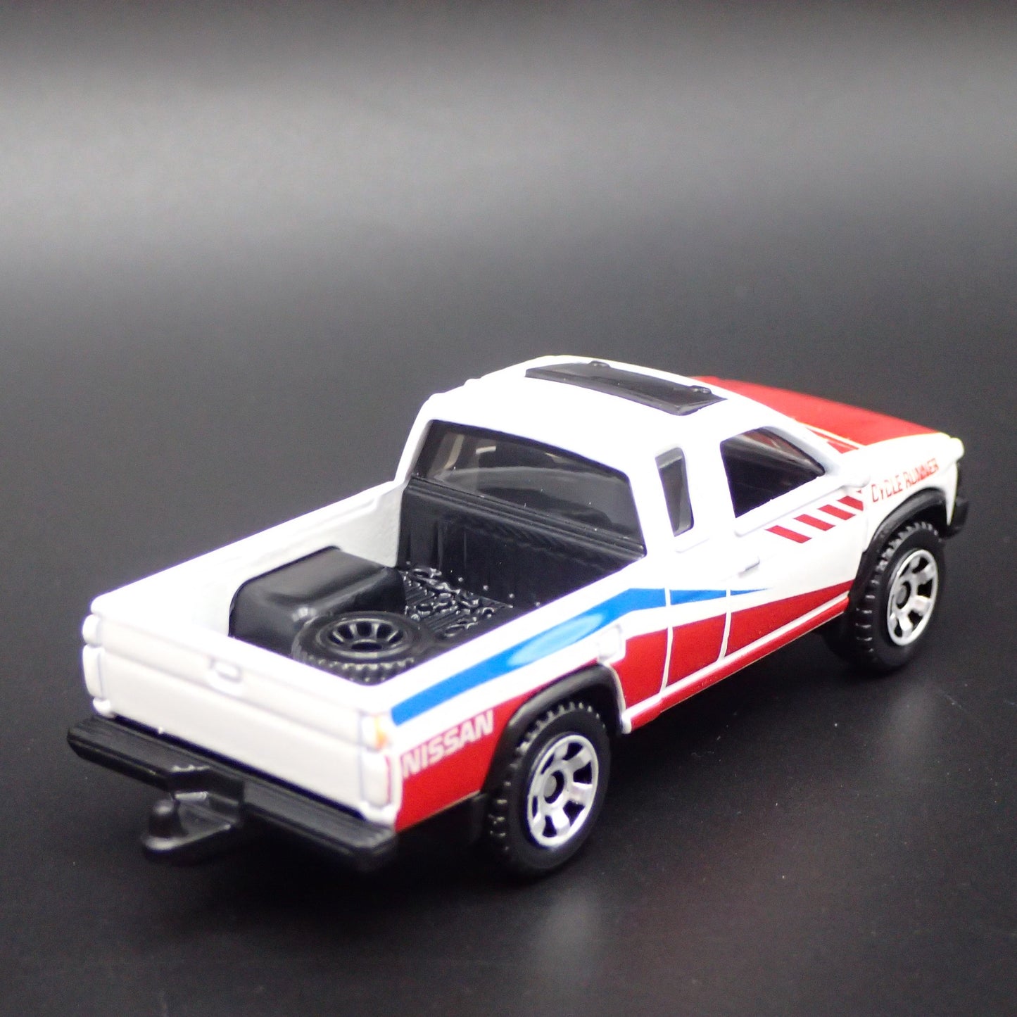 1995 95 NISSAN HARDBODY PICKUP TRUCK D21 W HITCH 1:64 SCALE DIECAST MODEL CAR