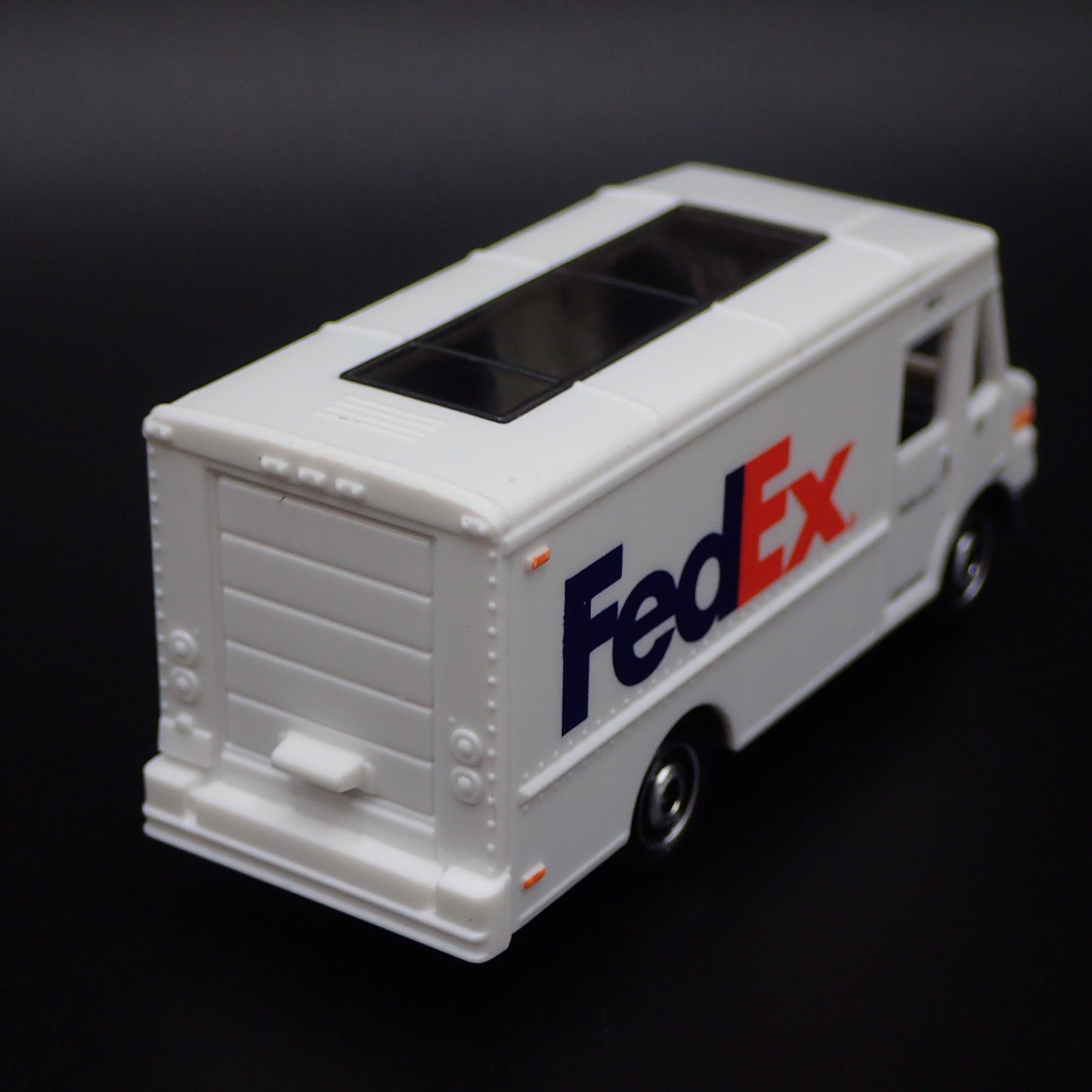 STEP VAN BOX FEDEX COURIERS DELIVERY 1:64 MB SCALE DIORAMA DIECAST MODEL CAR