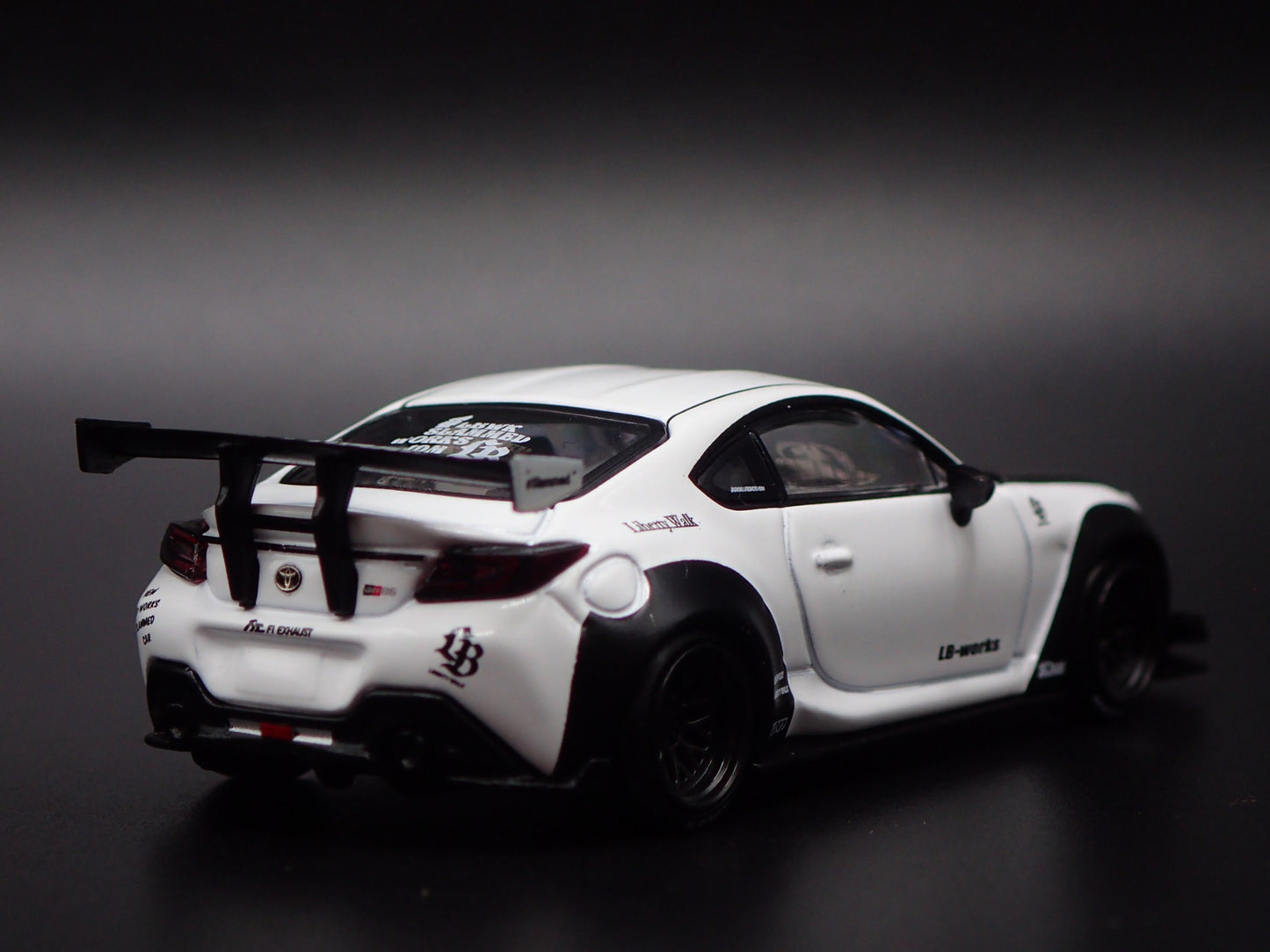 2021-2025 TOYOTA GR86 LB NATION 1/64 SCALE COLLECTIBLE DIORAMA DIECAST MODEL CAR